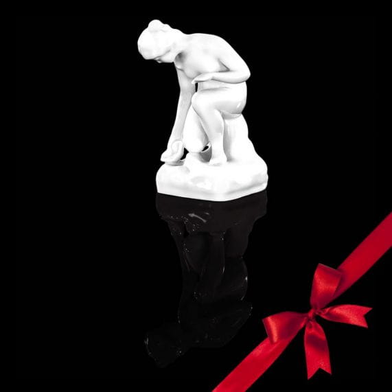 FIGURKA PORCELANOWA Kobieta u źródła