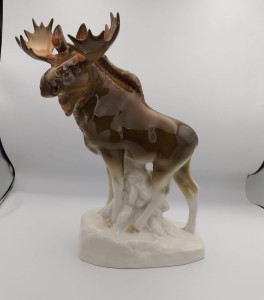 FIGURKA PORCELANOWA Łoś stojący brunatny