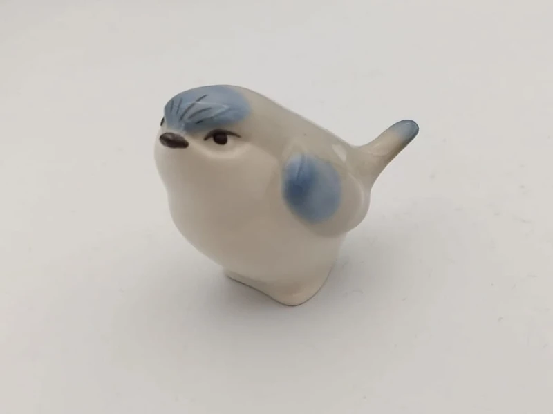 FIGURKA PORCELANOWA Sikorka mała
