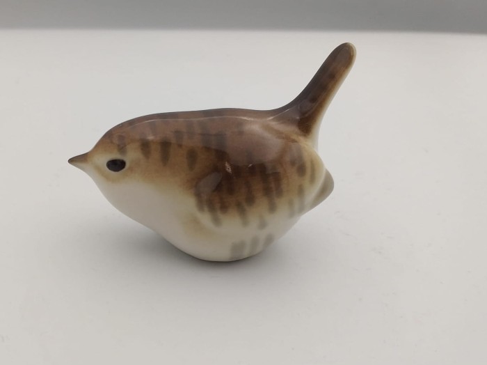 FIGURKA PORCELANOWA Strzyżyk niższy