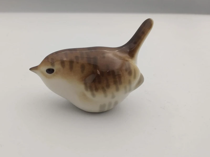 FIGURKA PORCELANOWA Strzyżyk niższy