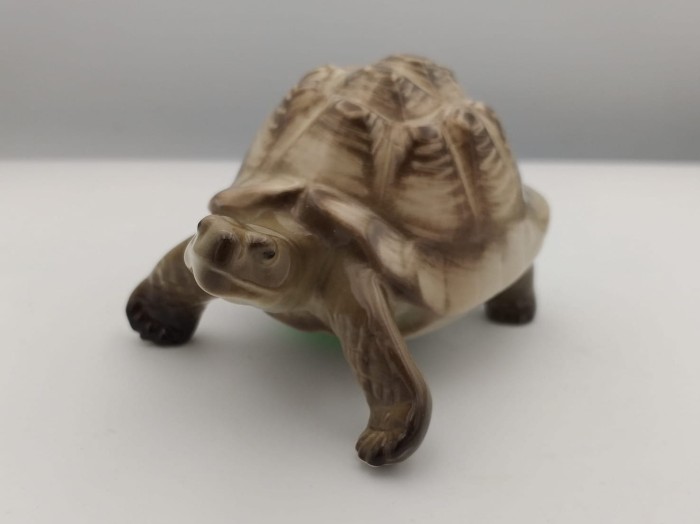 FIGURKA PORCELANOWA Żółw ciemny