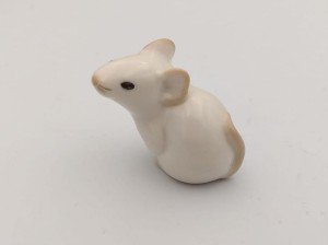 FIGURKA PORCELANOWA Myszka biała