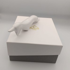 FIGURKA PORCELANOWA pies jamnik niedekorowany
