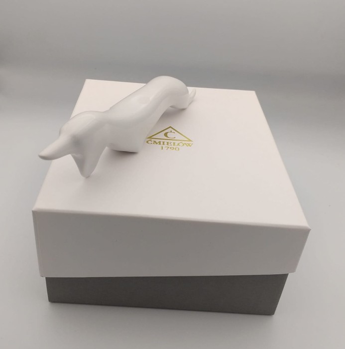 FIGURKA PORCELANOWA pies jamnik niedekorowany