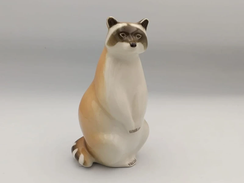 FIGURKA PORCELANOWA Jenot stojący (200-0131)