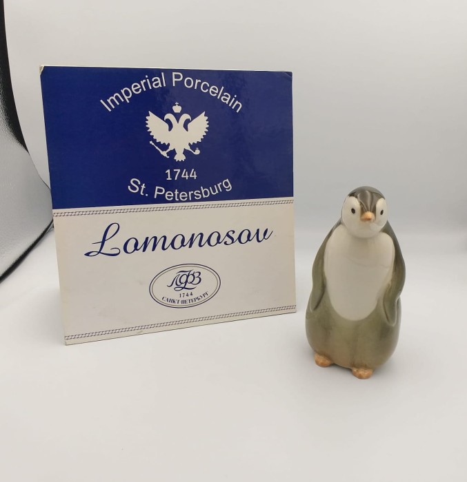 FIGURKA PORCELANOWA Pingwin skulony