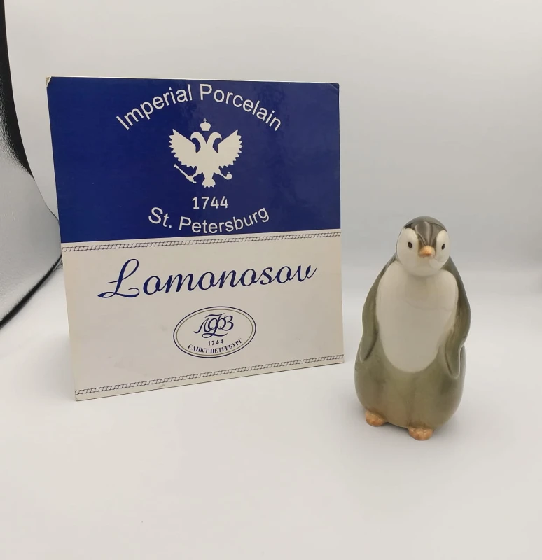 FIGURKA PORCELANOWA Pingwin skulony