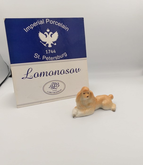 FIGURKA PORCELANOWA Pudel leżący rudy