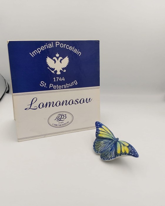 FIGURKA PORCELANOWA Motyl średni, niebiesko-żółty