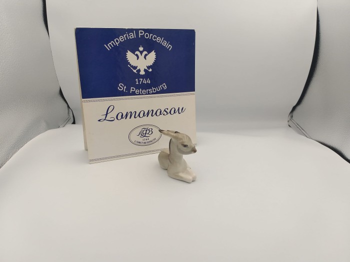 FIGURKA PORCELANOWA Osiołek leżący
