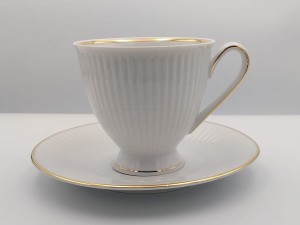 Filiżanka ze spodkiem 250 ml na nodze 3612 DALIA złota linia