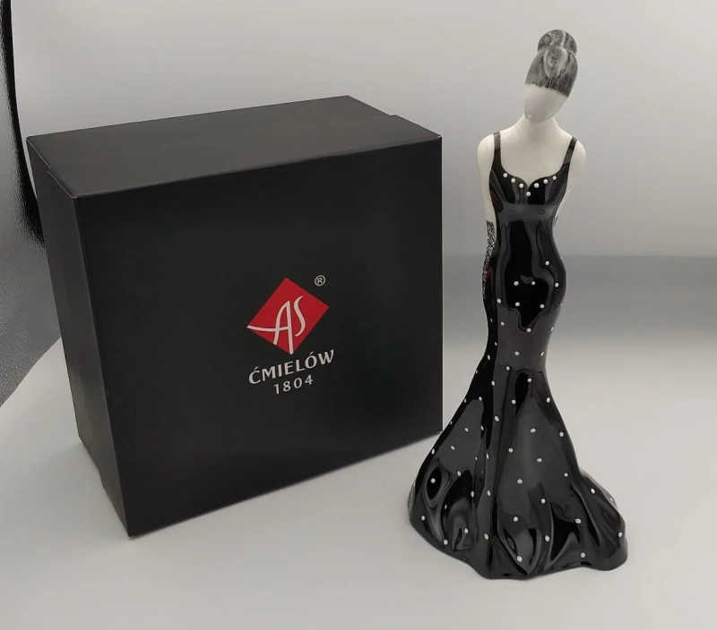 FIGURKA PORCELANOWA Zakochana Asia AS ĆMIELÓW
