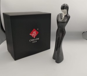 FIGURKA PORCELANOWA Sayako DRAPANA IGŁĄ