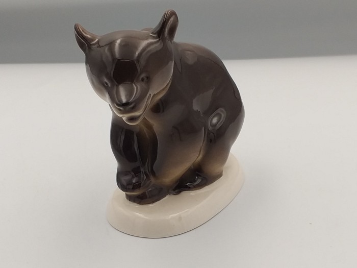 FIGURKA PORCELANOWA Niedźwiadek idący
