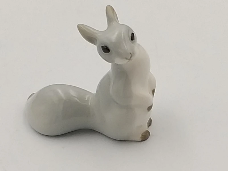 FIGURKA PORCELANOWA Wiewiórka siedząca szara
