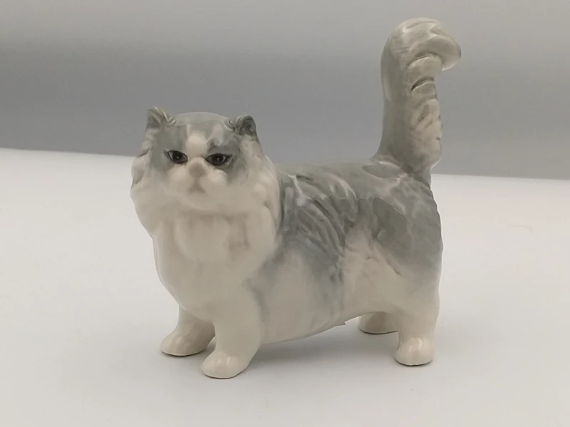 FIGURKA PORCELANOWA Kot Perski Patrycja