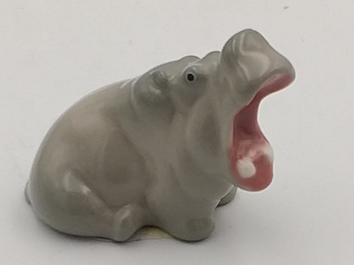 FIGURKA PORCELANOWA Hipopotamek szary