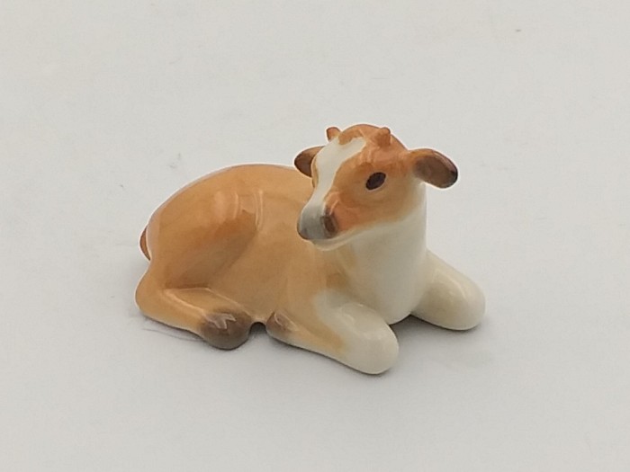 FIGURKA PORCELANOWA Byczek leżący rudy