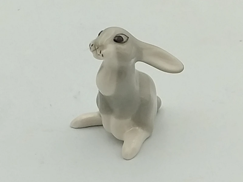FIGURKA PORCELANOWA Zajączek siedzący