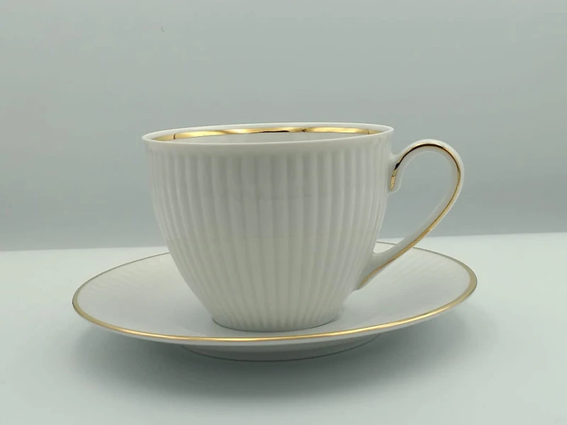 Zestaw 6 filiżanek 320 ml ze spodkami Dalia Złota Linia 3612 z porcelany Ćmielów.jpg