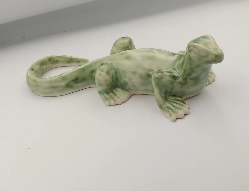 FIGURKA OGRODOWA JASZCZURKA