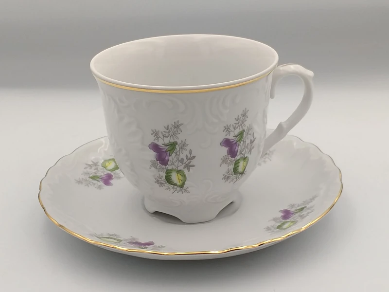 Filiżanka 250 ml ze spodkiem Rococo G559 ze złotym paskiem
