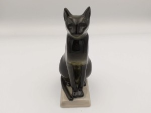 FIGURKA PORCELANOWA KOT EGIPSKI