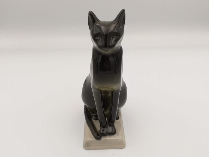 FIGURKA PORCELANOWA KOT EGIPSKI