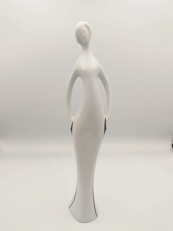 Figurka porcelanowa Lena E899