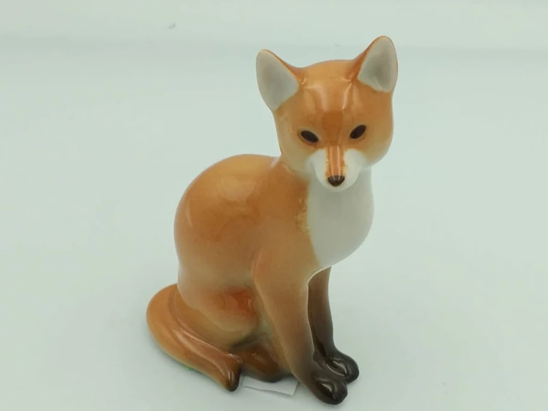 FIGURKA PORCELANOWA Lisek siedzący (200-0029)