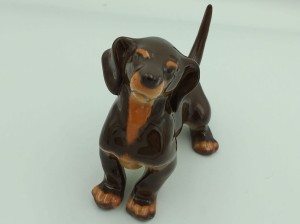 FIGURKA PORCELANOWA Jamnik (200-0046)