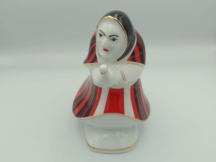 FIGURKA PORCELANOWA BABA JAGA