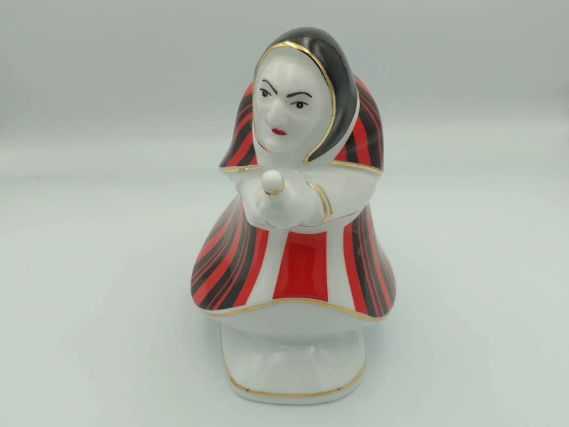 FIGURKA PORCELANOWA BABA JAGA